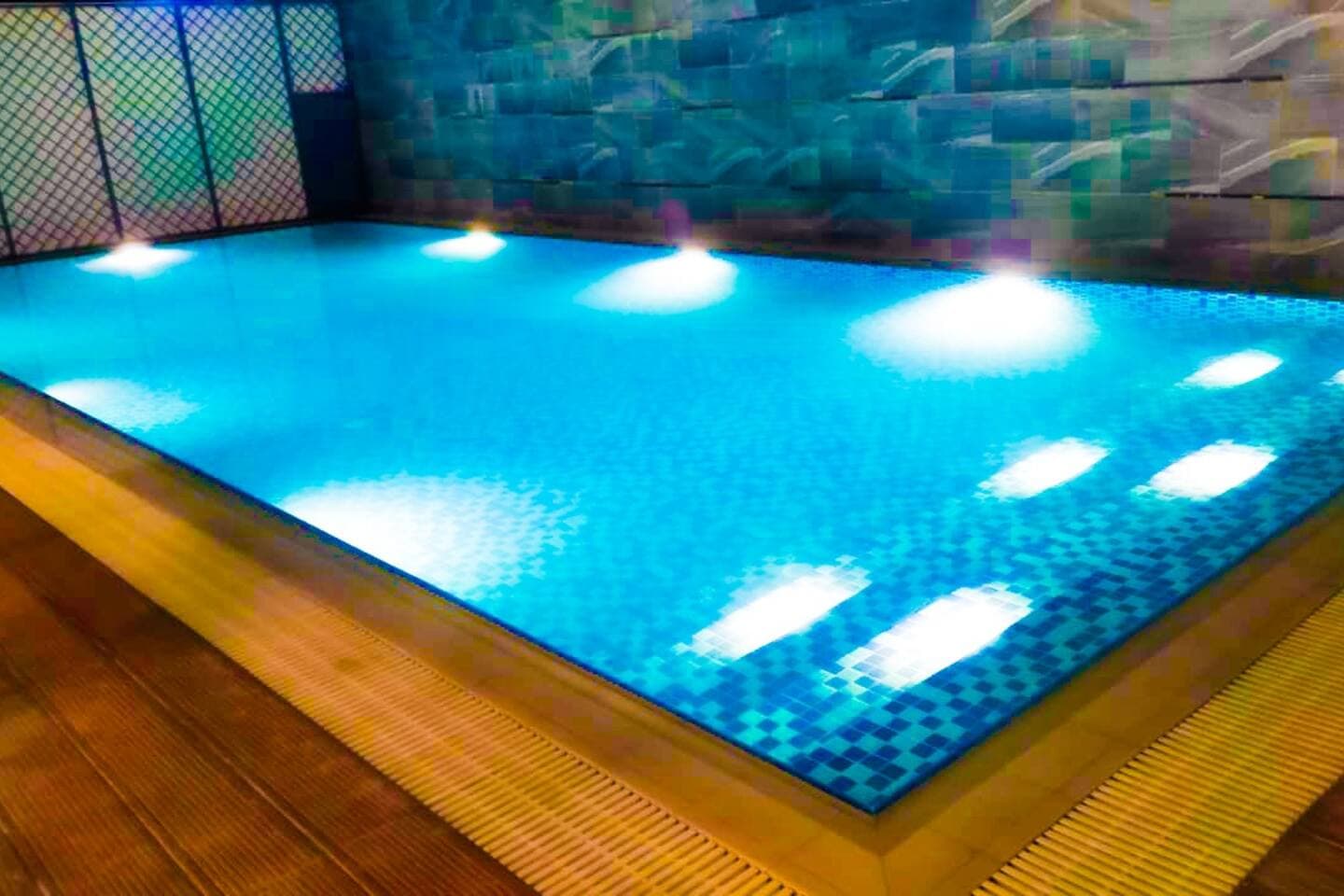 Swimming Pool image 3