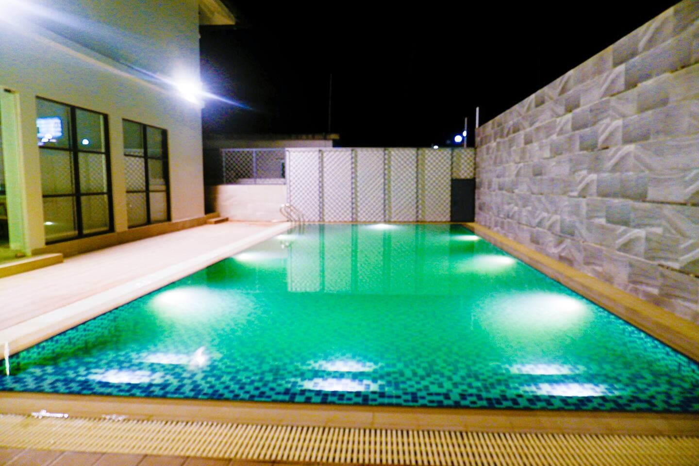 Swimming Pool image 2